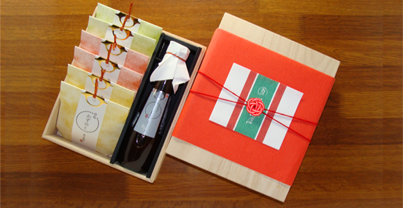 お菓子みたいな明るくおめでたいパッケージ