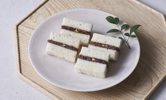 目で、舌で、鼻で。老舗旅館の歴史を味わう香り菓子