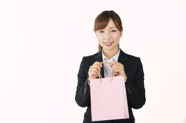 紙袋ごとお渡しはok Ng 手土産の 紙袋 包装 のマナー 接待の手土産 ぐるなび