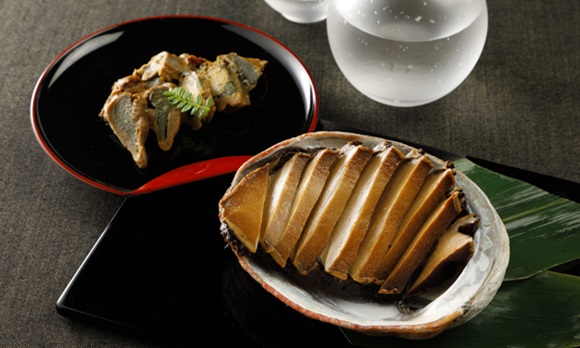 健康長寿・商売繁盛を願った縁起物の鮑をまるごと1個