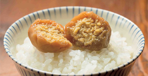 一つひとつ丹念に手作りで製造される無二の一粒