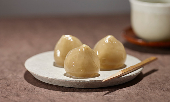 栗きんとんを“葛(くず)”で包んだ創作和菓子