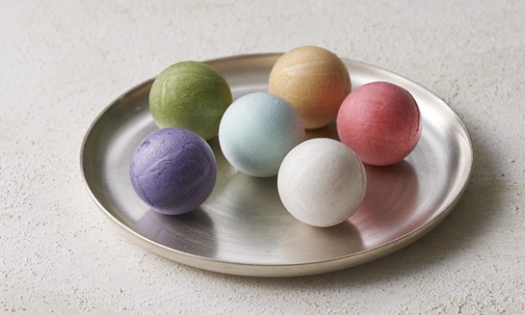 蓋を開けると笑みがこぼれる和菓子