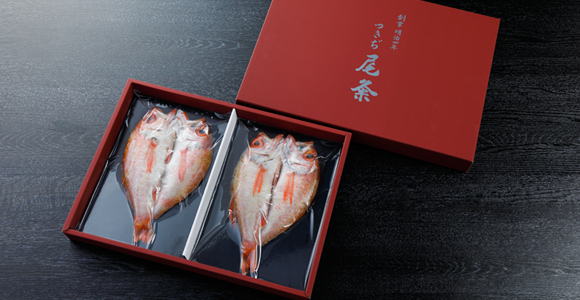 高級感をいっそう高める専用箱