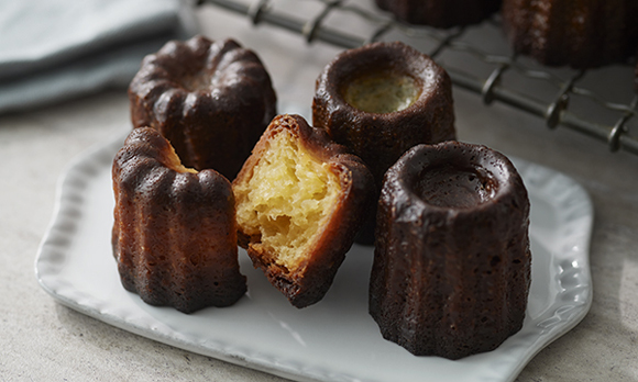 カリカリ&しっとり。2つの食感が楽しめる、小粒サイズのカヌレ