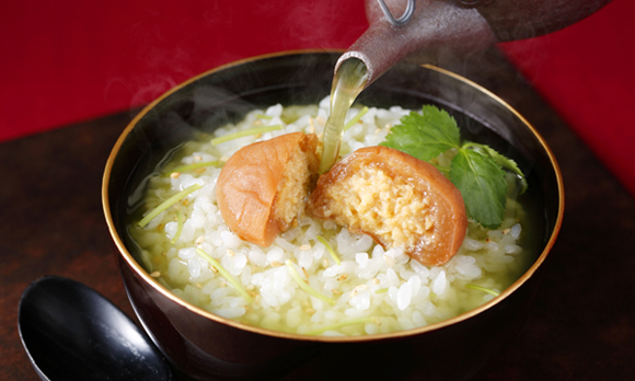 お祝いにもピッタリ! 梅の中に鯛を詰めた、珍しいギフト