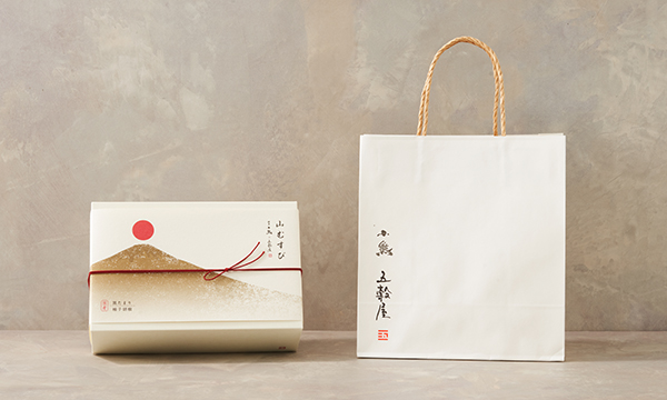 山むすび2種16枚入り(黒たまり・柚子胡椒)の紙袋画像