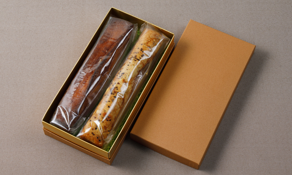 青山モノリス 前菜とデザートのチーズパウンドケーキの箱画像
