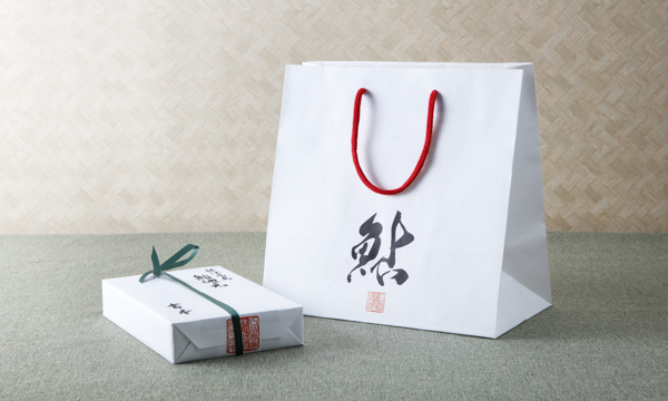 活鰻しぐれ煮 桐箱詰めの紙袋画像